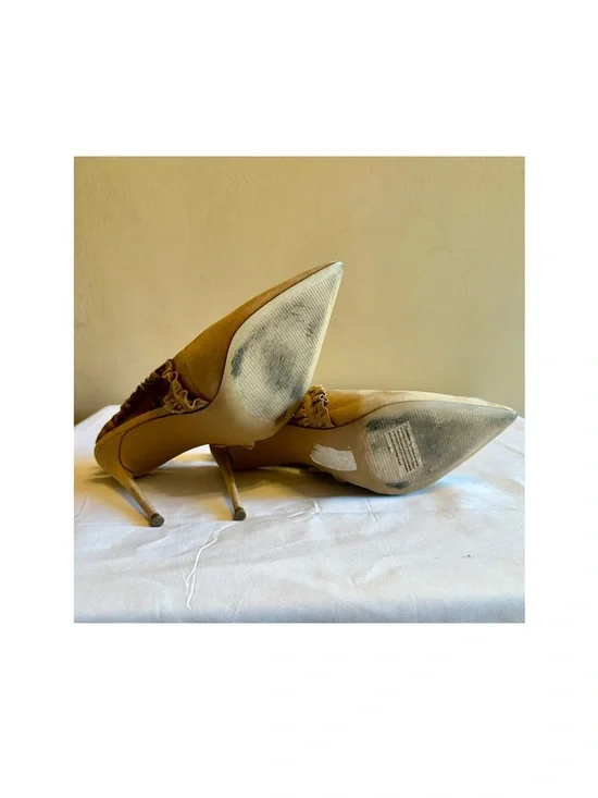 New York and Company Ruffle Stilettos - Picture 7 of 9